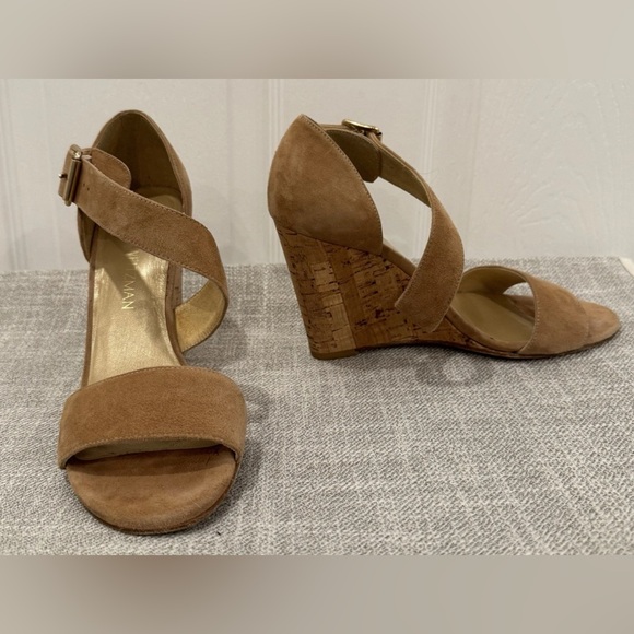 Stuart Weitzman Shoes - Woman STUART WEITZMAN Nude Tan Suede Strappy Cork Wedges Sandals Shoes Sz 7 EUC
